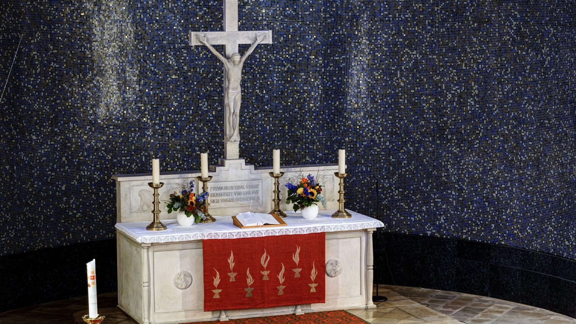 Altar in der Lukaskirche