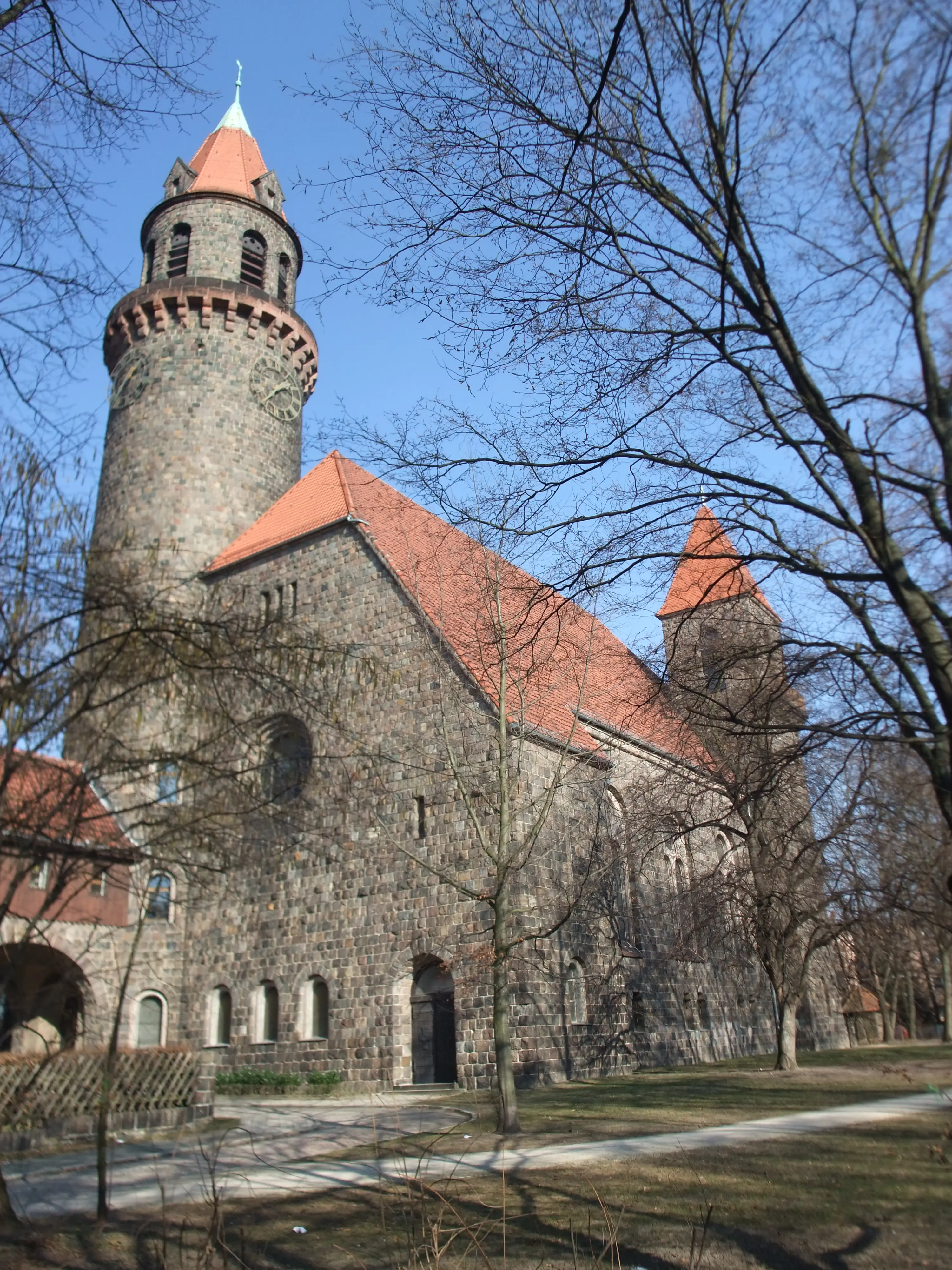 Lukas-Kirche, Ansicht von Südwest, Park